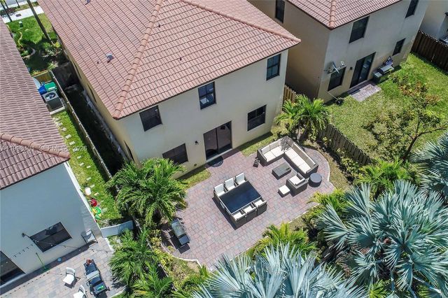 8868 NW 101st Pl, Doral, FL 33178