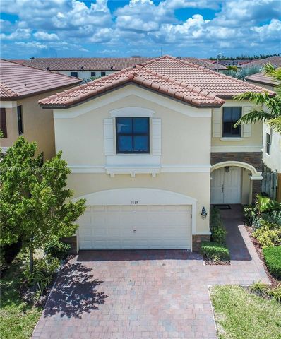 8868 NW 101st Pl, Doral, FL 33178