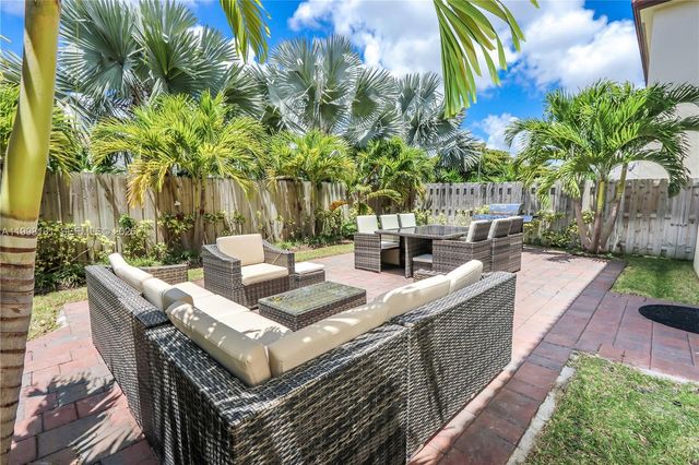 8868 NW 101st Pl, Doral, FL 33178