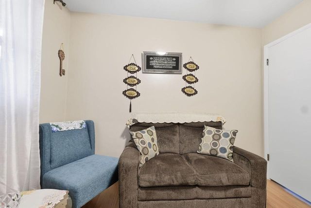 6326 W Bottsford AVENUE, Greenfield, WI 53220