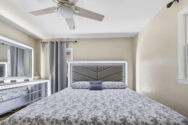 6326 W Bottsford AVENUE, Greenfield, WI 53220