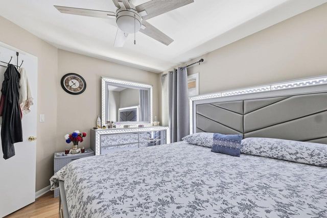 6326 W Bottsford AVENUE, Greenfield, WI 53220