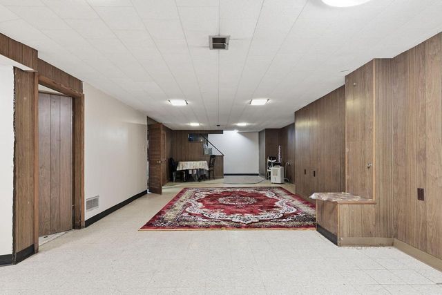 6326 W Bottsford AVENUE, Greenfield, WI 53220