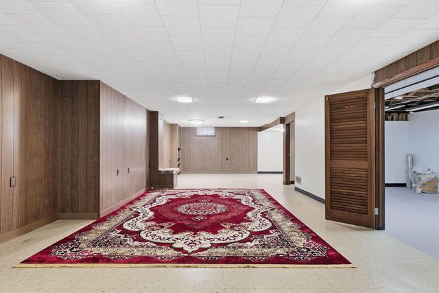 6326 W Bottsford AVENUE, Greenfield, WI 53220