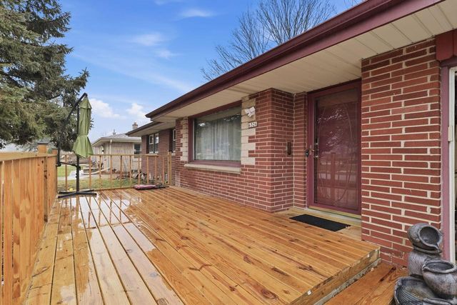 6326 W Bottsford AVENUE, Greenfield, WI 53220