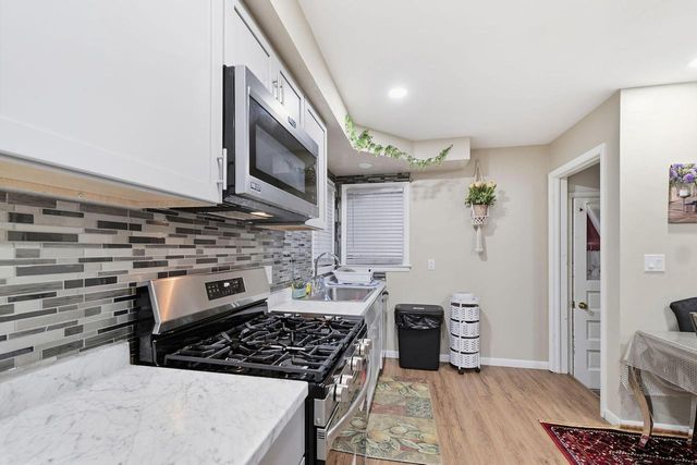 6326 W Bottsford AVENUE, Greenfield, WI 53220