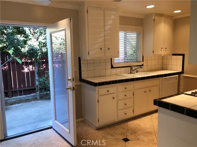 356 E 20TH Street D, Costa Mesa, CA 92627