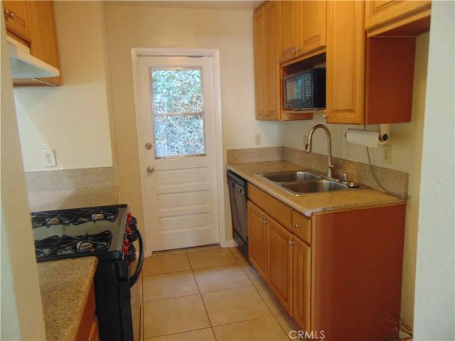 2009 Alabama 3, Huntington Beach, CA 92648