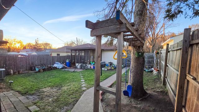 435 Hoyt Avenue E, Saint Paul, MN 55130