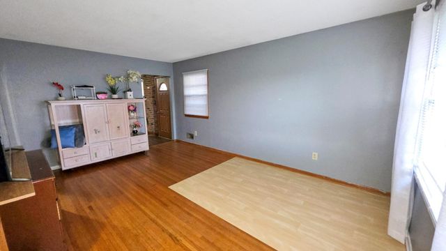 435 Hoyt Avenue E, Saint Paul, MN 55130