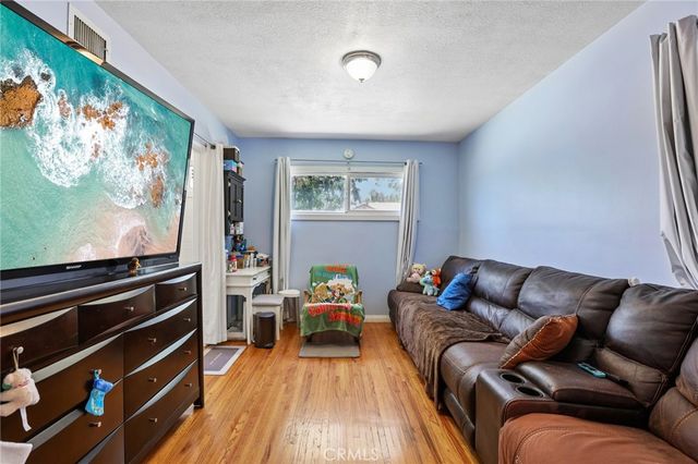 6616 Yolanda Avenue, Reseda, CA 91335