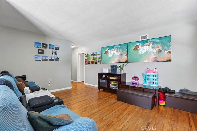6616 Yolanda Avenue, Reseda, CA 91335