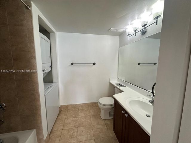 4990 NW 97th Place 314, Doral, FL 33178