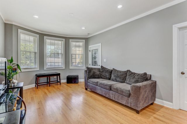 5351 W Foster Avenue, Chicago, IL 60630