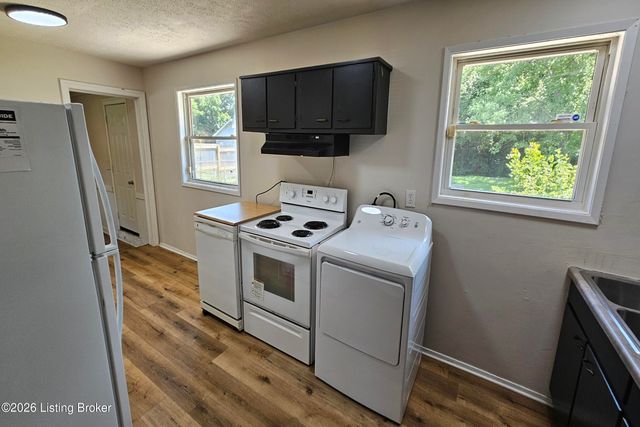 704 Drummond Way, Fairdale, KY 40118
