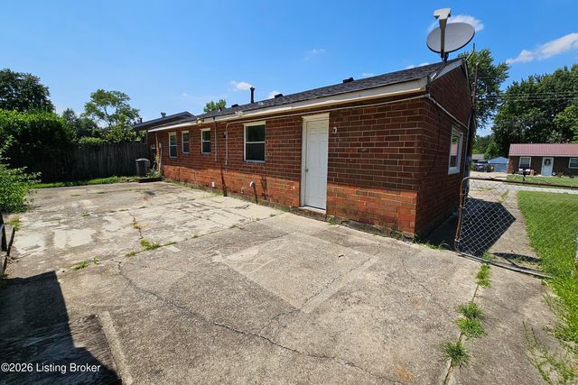 704 Drummond Way, Fairdale, KY 40118