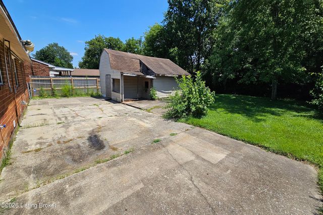 704 Drummond Way, Fairdale, KY 40118