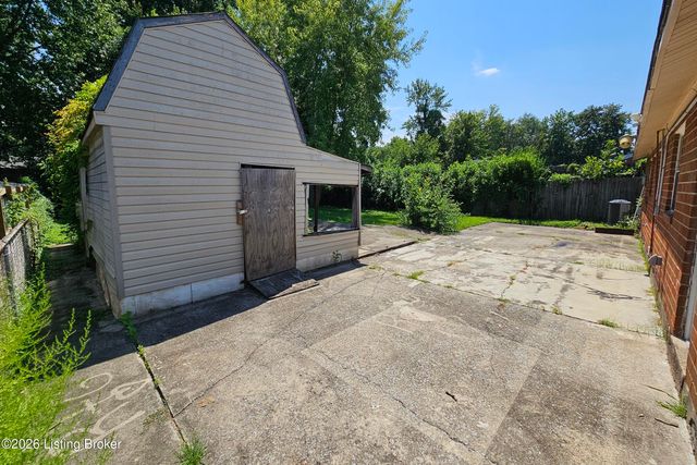 704 Drummond Way, Fairdale, KY 40118
