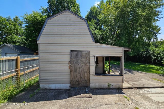 704 Drummond Way, Fairdale, KY 40118