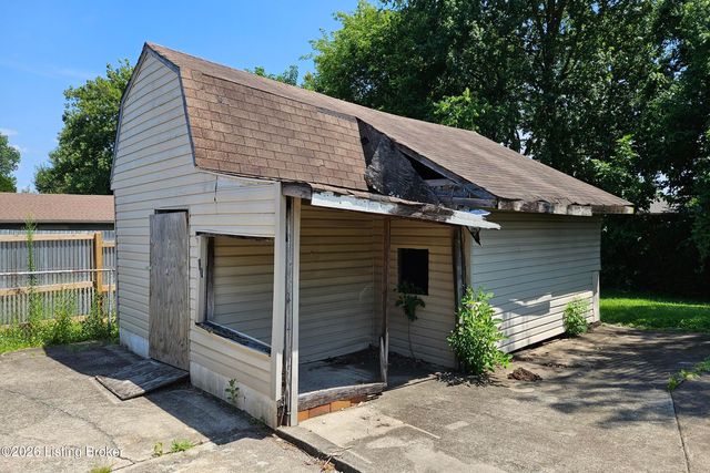 704 Drummond Way, Fairdale, KY 40118