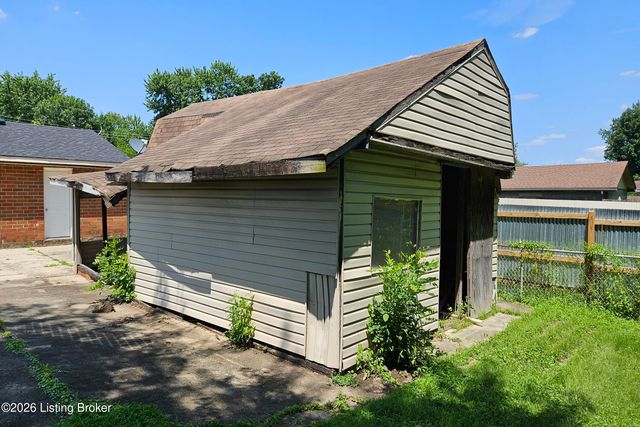 704 Drummond Way, Fairdale, KY 40118