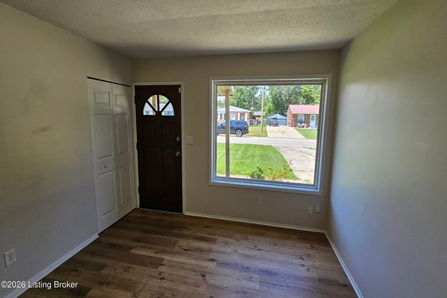 704 Drummond Way, Fairdale, KY 40118