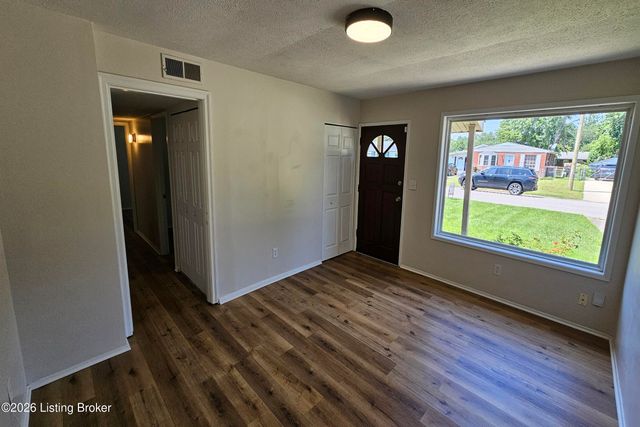 704 Drummond Way, Fairdale, KY 40118
