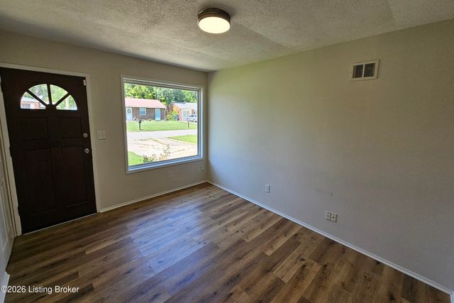 704 Drummond Way, Fairdale, KY 40118