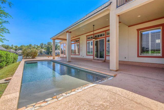 70 Creekwood Drive, Montgomery, TX 77356