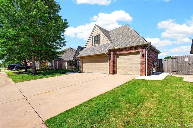 12006 S Tamarack Street, Jenks, OK 74037