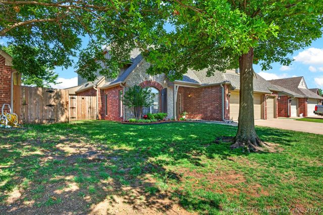 12006 S Tamarack Street, Jenks, OK 74037
