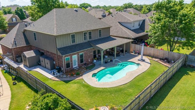 12006 S Tamarack Street, Jenks, OK 74037