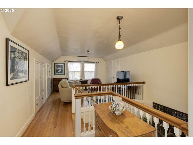 323 Se COWLS St, Mc Minnville, OR 97128