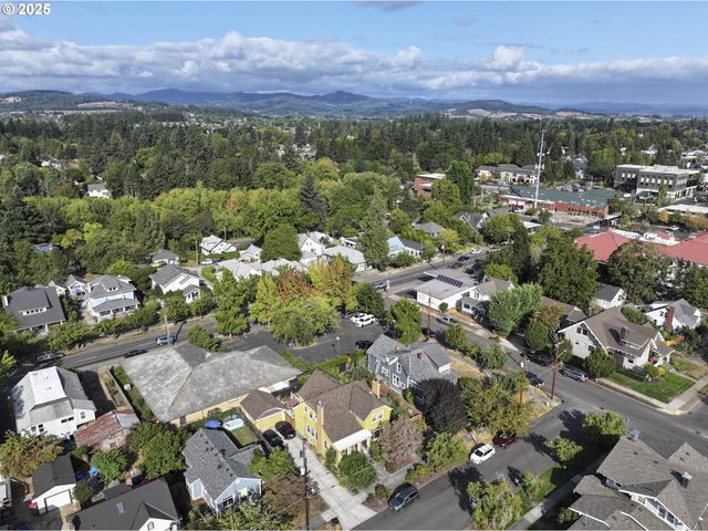 323 Se COWLS St, Mc Minnville, OR 97128