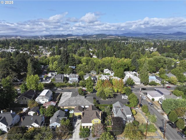 323 Se COWLS St, Mc Minnville, OR 97128