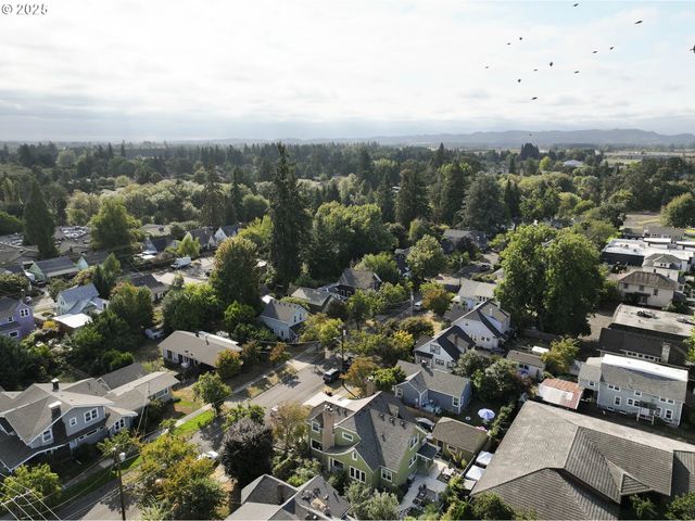 323 Se COWLS St, Mc Minnville, OR 97128