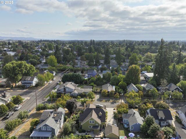 323 Se COWLS St, Mc Minnville, OR 97128