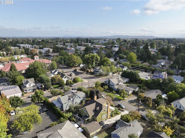 323 Se COWLS St, Mc Minnville, OR 97128