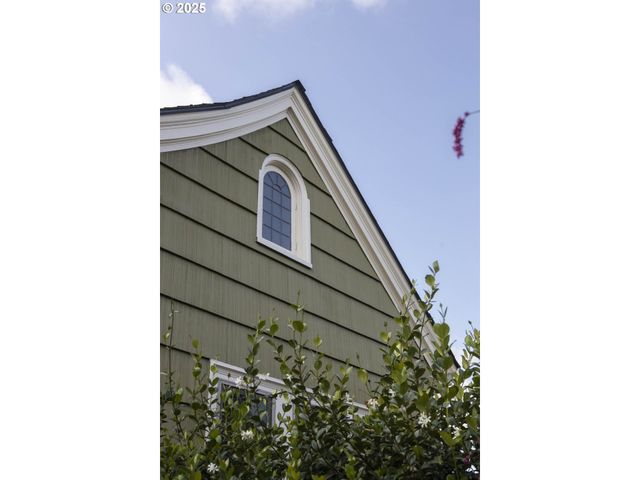 323 Se COWLS St, Mc Minnville, OR 97128