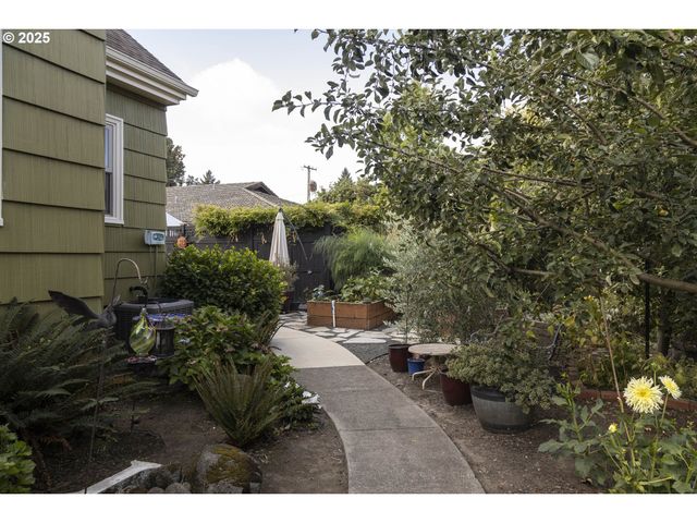 323 Se COWLS St, Mc Minnville, OR 97128