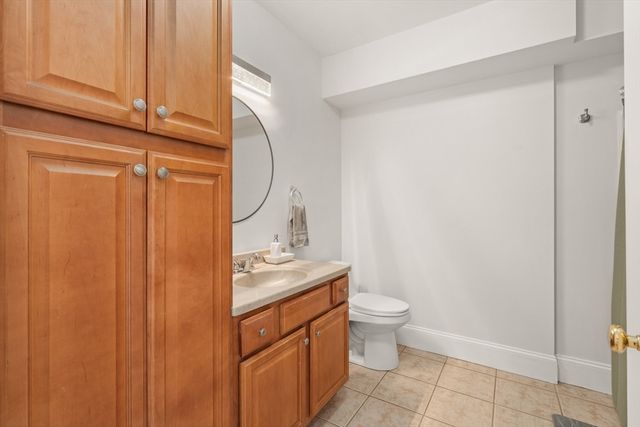 17 Robbins Street 2-2, Waltham, MA 02453