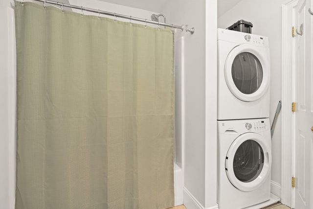 17 Robbins Street 2-2, Waltham, MA 02453