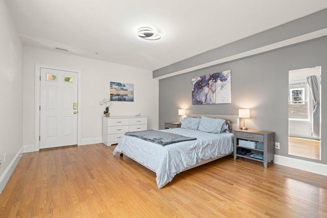 17 Robbins Street 2-2, Waltham, MA 02453