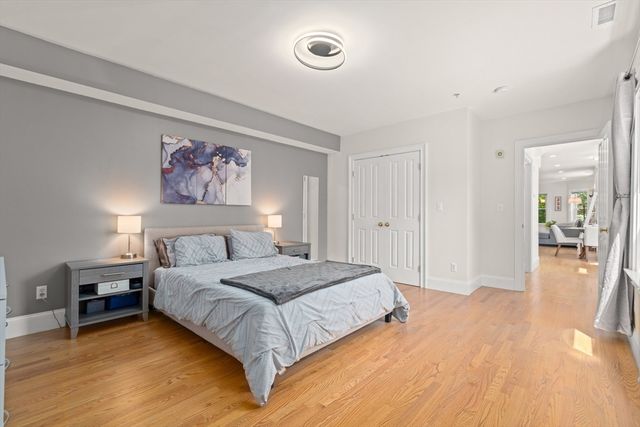 17 Robbins Street 2-2, Waltham, MA 02453