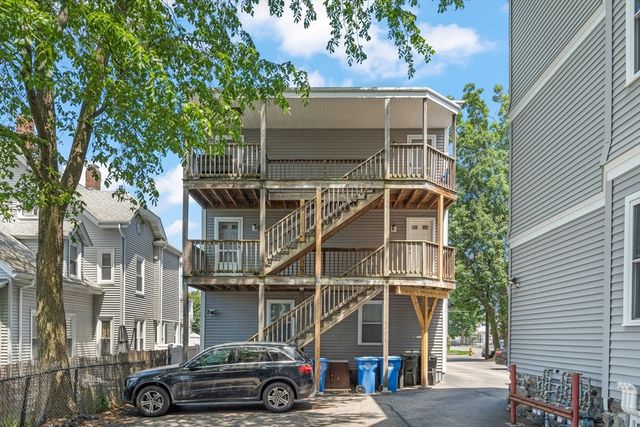 17 Robbins Street 2-2, Waltham, MA 02453