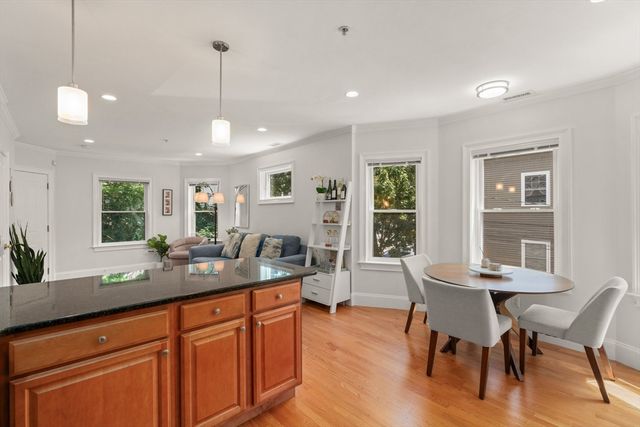 17 Robbins Street 2-2, Waltham, MA 02453