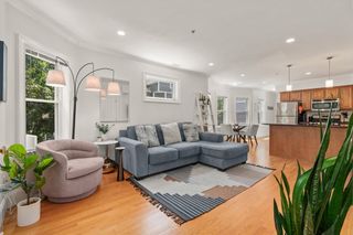 17 Robbins Street 2-2, Waltham, MA 02453