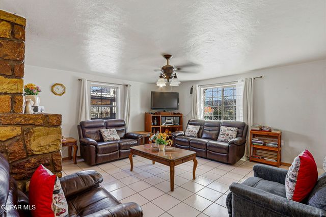 118 DEL PRADO Drive, Sunland Park, NM 88063