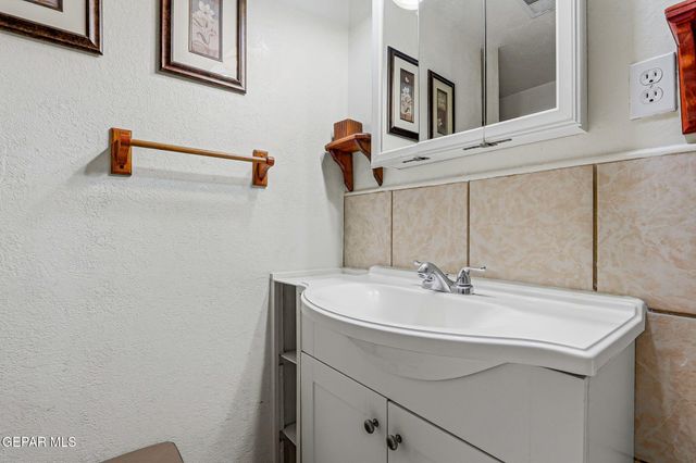 118 DEL PRADO Drive, Sunland Park, NM 88063