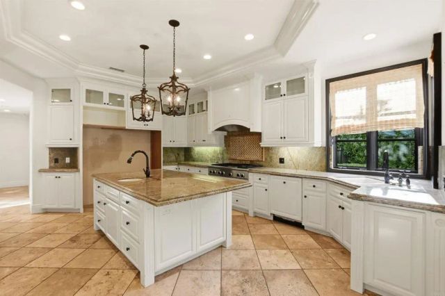 18325 Calle La Serra, Rancho Santa Fe, CA 92091